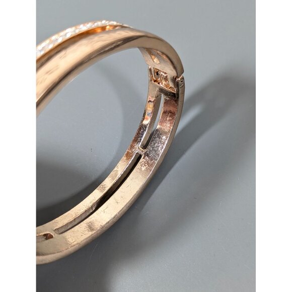 Retro Gold Tone Hammered Style Rhinestone Tennis Bangle Bracelet 7" - Picture 6 of 10